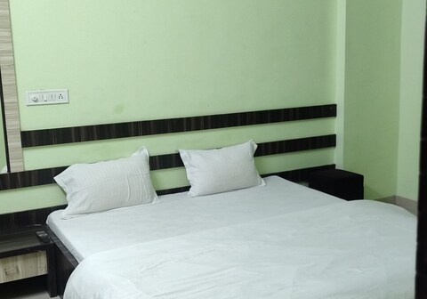 Hotel Navkar Guest House