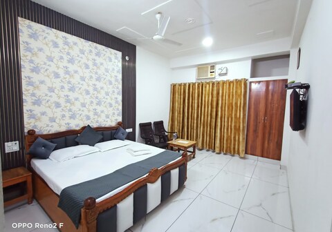 The Grand Sharma Lodge