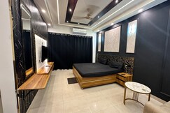 Executive sky suite with panoramic sunset view, Delhi Executive sky suite with panoramic sunset view, Delhi