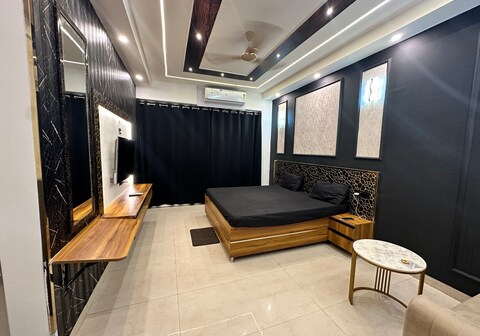 Executive sky suite with panoramic sunset view