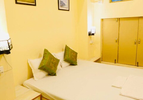 Yogi Soul Guesthouse @Dashashwamedh Ghat