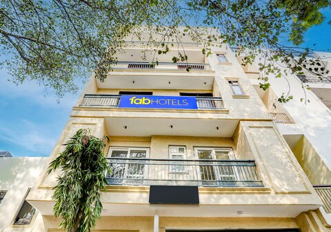 FabHotel 24&7