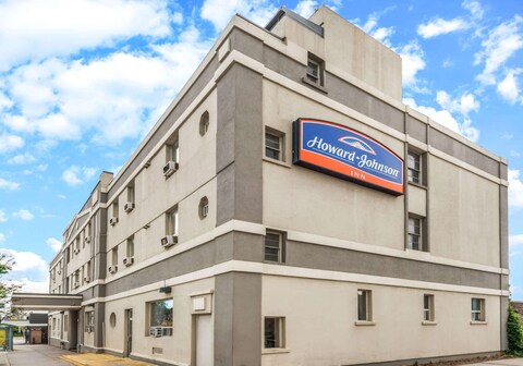 Howard Johnson by Wyndham Toronto Downtown West