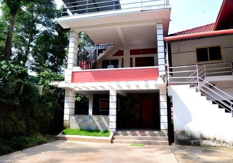 Amberleaf Estate 2BHK-GF Homestay by Homeyhuts