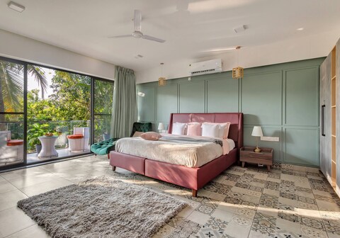 5BHK Pool Villa w Jacuzzi Rooftop Near Beach
