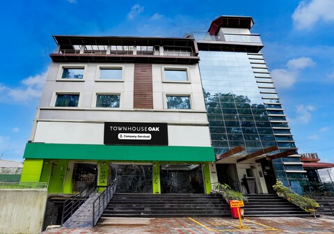 Super Townhouse Oak ONGC Crossway Formerly Hotel Gold Stone Comfort
