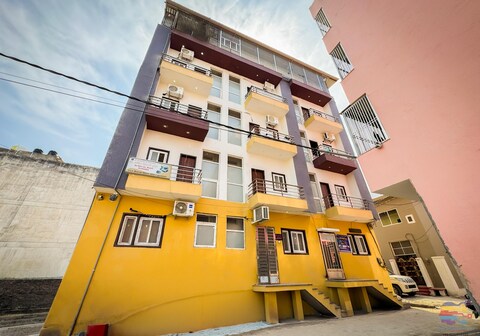 Hotel Thakur Harshit Bihari Kunj