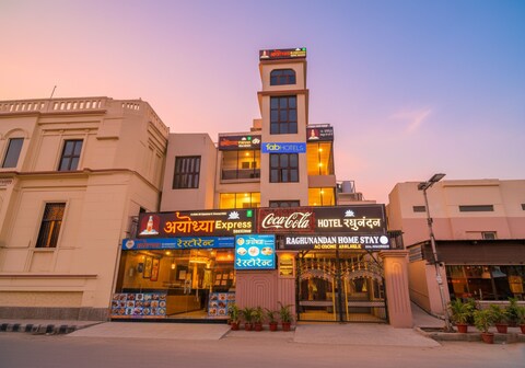 FabHotel Raghunandan Inn