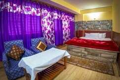 Lhonark Residency, Lava Lhonark Residency, Lava