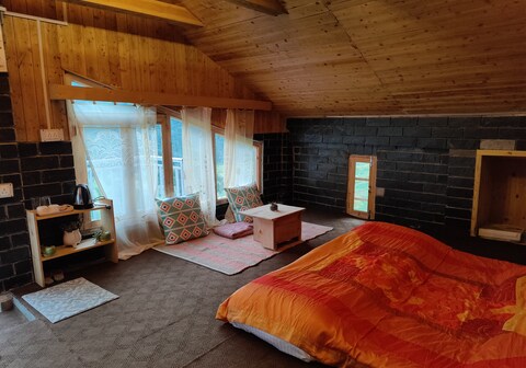 Dhauladhar Woodhouse Homestay