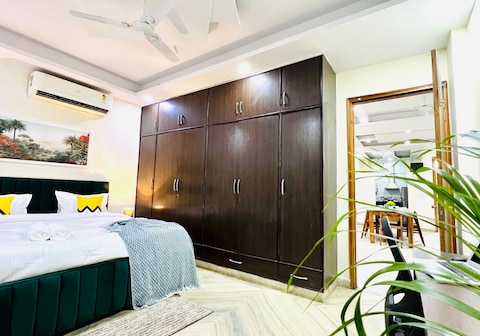 BluO Modern 3BHK Rohini - Lift , Parking , Balcony