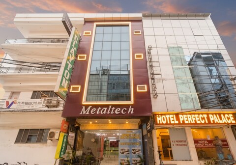 FabHotel Clayton - Near Delhi Airport