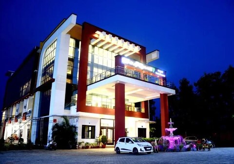 Taraji Resort Hotel & Restaurant Ayodhya, 5 km from Ram Mandir