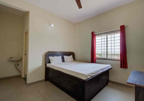 SPOT ON 76160 NineNineNine Residency