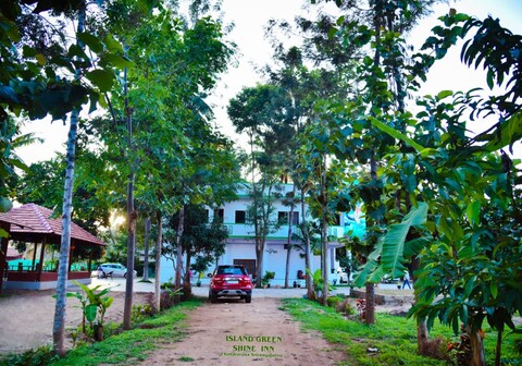 GREEN Island Homestay River View