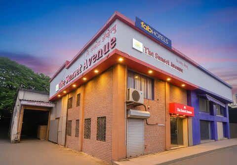 Via The Sunset Avenue