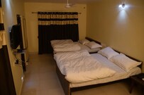 Brahmbhatt Hotel, Mount Abu Brahmbhatt Hotel, Mount Abu