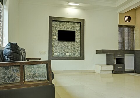 Hotel O O Vadapalani