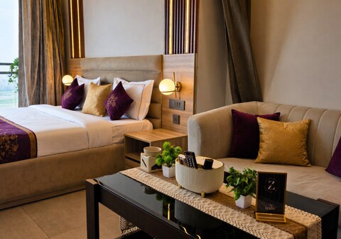 Serin River View Studio Supernova Noida