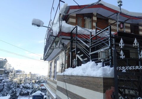 THE CASTLE | Rooms in a Homestay