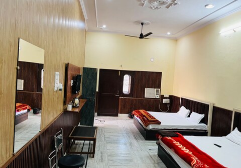 SHRI RADHA KRISHNA BHAWNAM RAGHUNANDAN HOME STAY