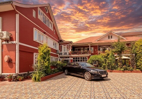 Walisons Hotel Nearby Dal Lake