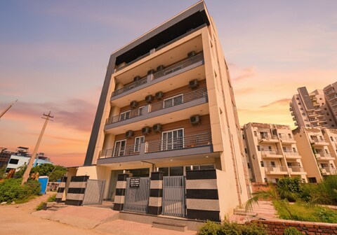 FabHotel Alpha Stayz