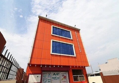 BLUE STAR HOTEL AND RESTAURENTS