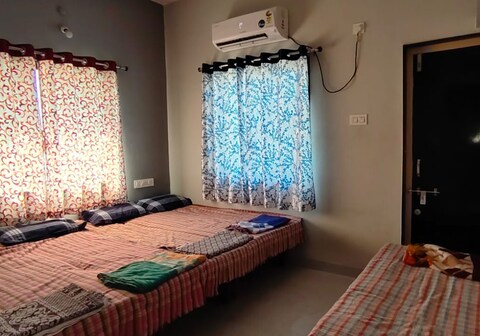 Jyotiba Guest House Akklakot