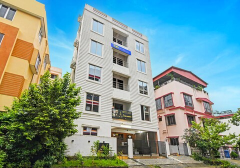 FabHotel 85 The Seven Wonders - Near CNCI hospital biswbangla gate