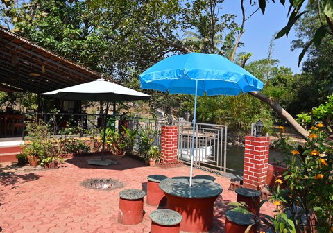 THERIPPLINGEDGE VILLA