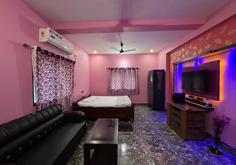 Robin's Den in Raniganj