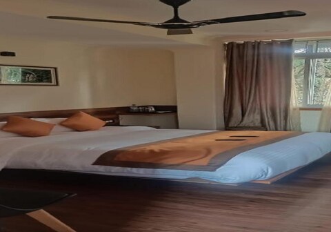 Banalari Pine Inn