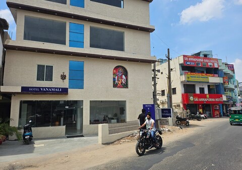 Hotel Vanamali