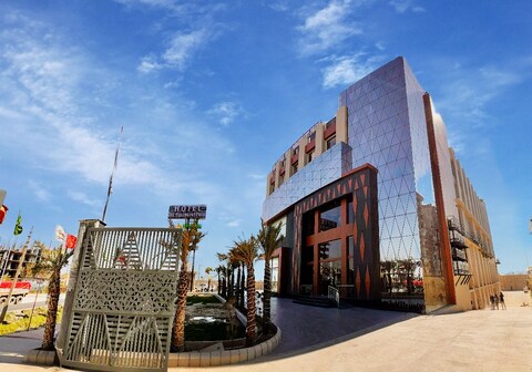 HOTEL THE PARAMOUNT PRIDE.