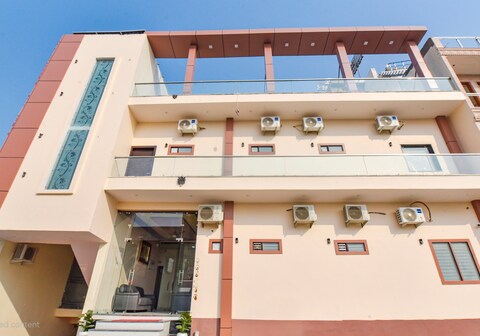 Hotel RK Residency Near Banke Bihari Mandir