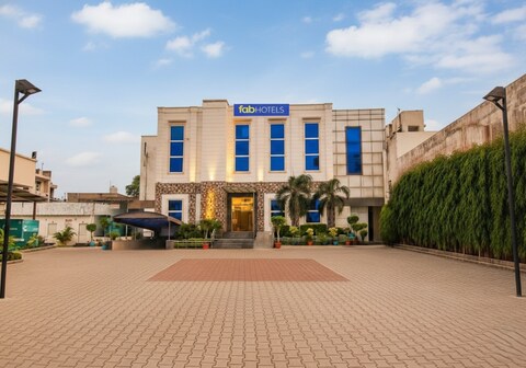 FabHotel Jalandhar Corporate Suites