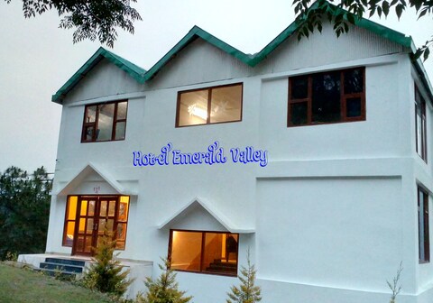 Hotel Emerald Valley