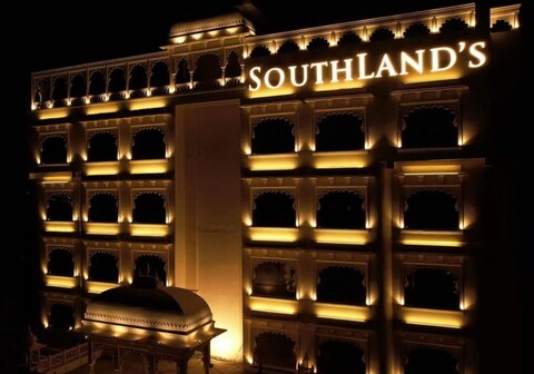 SOUTHLANDS HOTEL