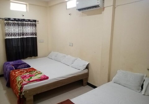 Shri Krishna Yatri Nivas