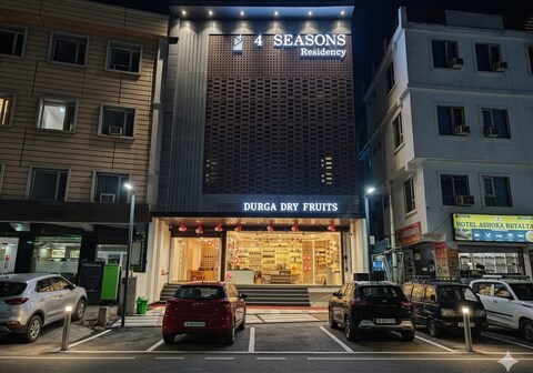 4 Seasons Residency