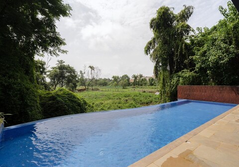 Stylish 3BHK Apartment with Pool near Candolim Beach | Hireavilla