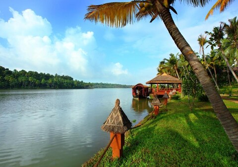 Fragrant Nature Backwater Resort, Kollam
