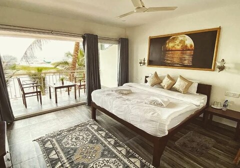 Sea View Deluxe Room of charming resort in Mandrem
