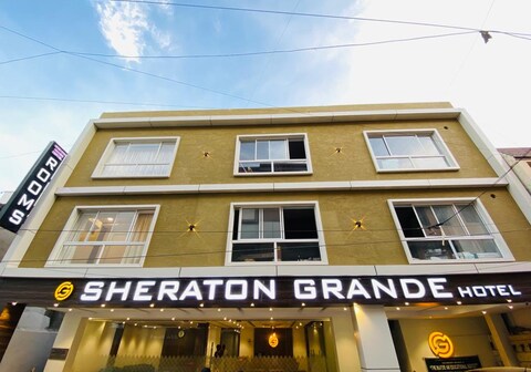 Sheraton Grande Hotel - Business Class Hotel (Near Ripon Building)