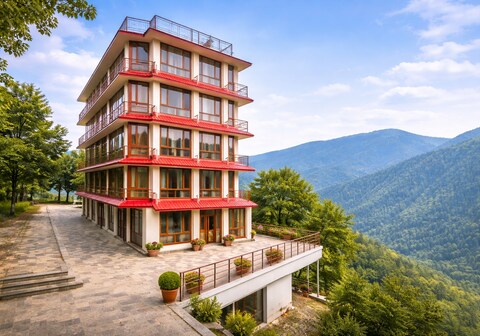 Mashobra Heights Hotel by Shalidrishya