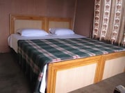Houseboat Whale, Srinagar Houseboat Whale, Srinagar