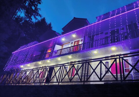 Northern Cedar Cabins and Cafe