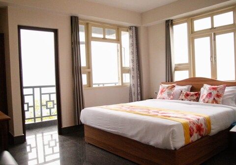 Hotel Kaso @ Flower Show (800 Mts from MG Marg)