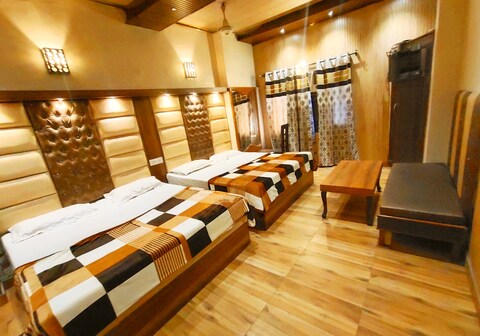 Hotel Revoli 10 Min walk to Golden Temple